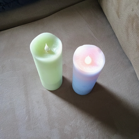 2 real wax flickering battery candles with timer. - Picture 5 of 7